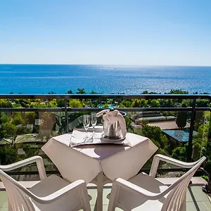 https://bobby-executive.hotelitalianriviera.com